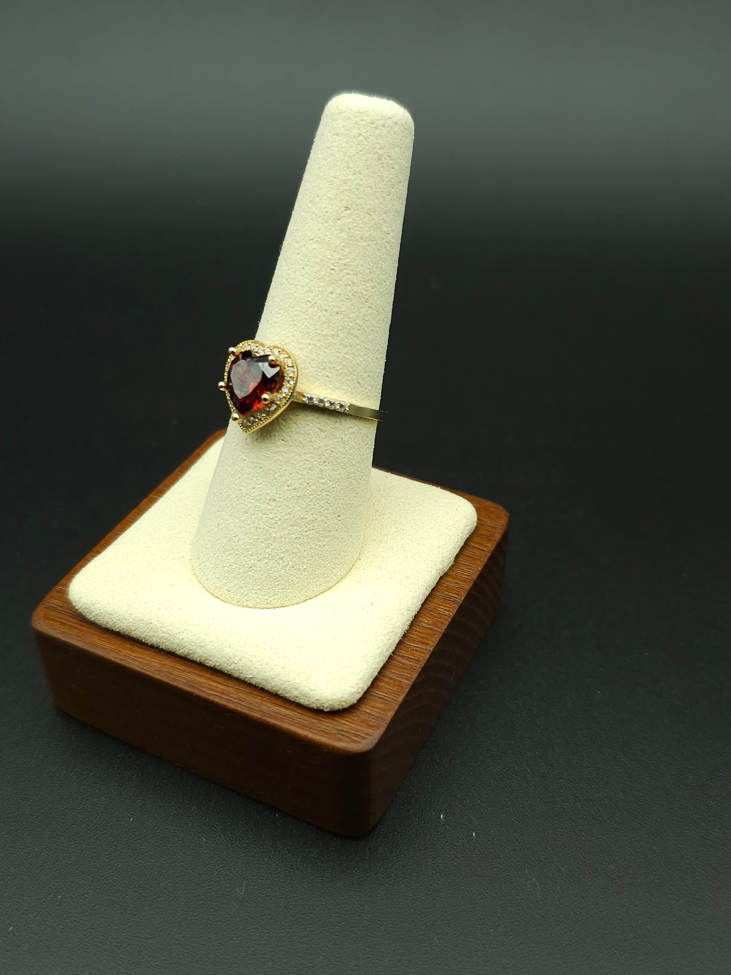 Embrace timeless elegance with this stunning 14K Solid Gold Women’s Ring, adorned with a dazzling sapphire heart gemstone. This exquisite piece combines sophistication with a touch of romance, making it the perfect accessory for any special moment.