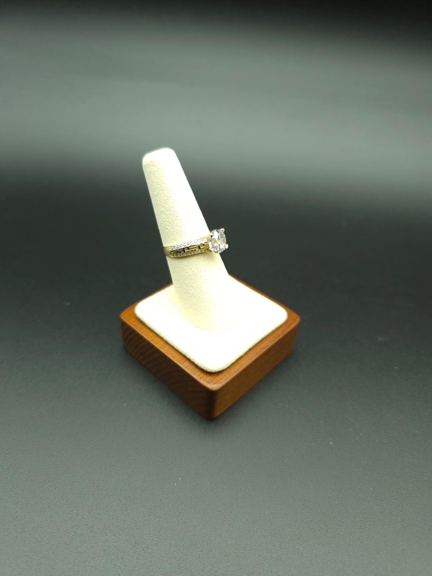 Make your proposal unforgettable with this timeless Engagement Women’s Ring. Featuring a classic design and a sparkling diamond center, this ring is crafted to symbolize your everlasting love.